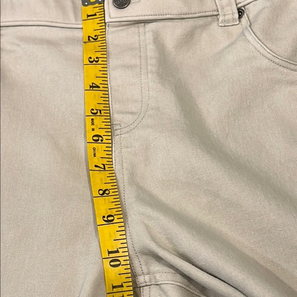 HUE Hi-Rise Ultra Soft Denim Capri Legging - Picture 11 of 13